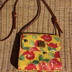Dooney & Bourke Floral Crossbody❤️🌞🌺